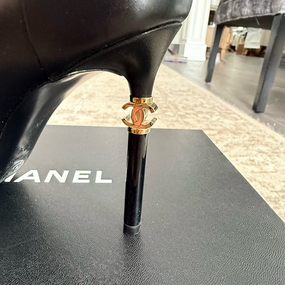 CHANEL Black and Gold Heels - Picture 6 of 13